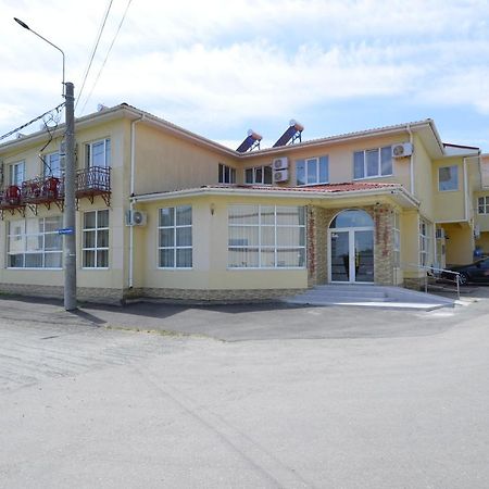 Hotel Intim Костінешть Екстер'єр фото