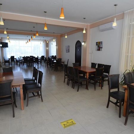 Hotel Intim Костінешть Екстер'єр фото