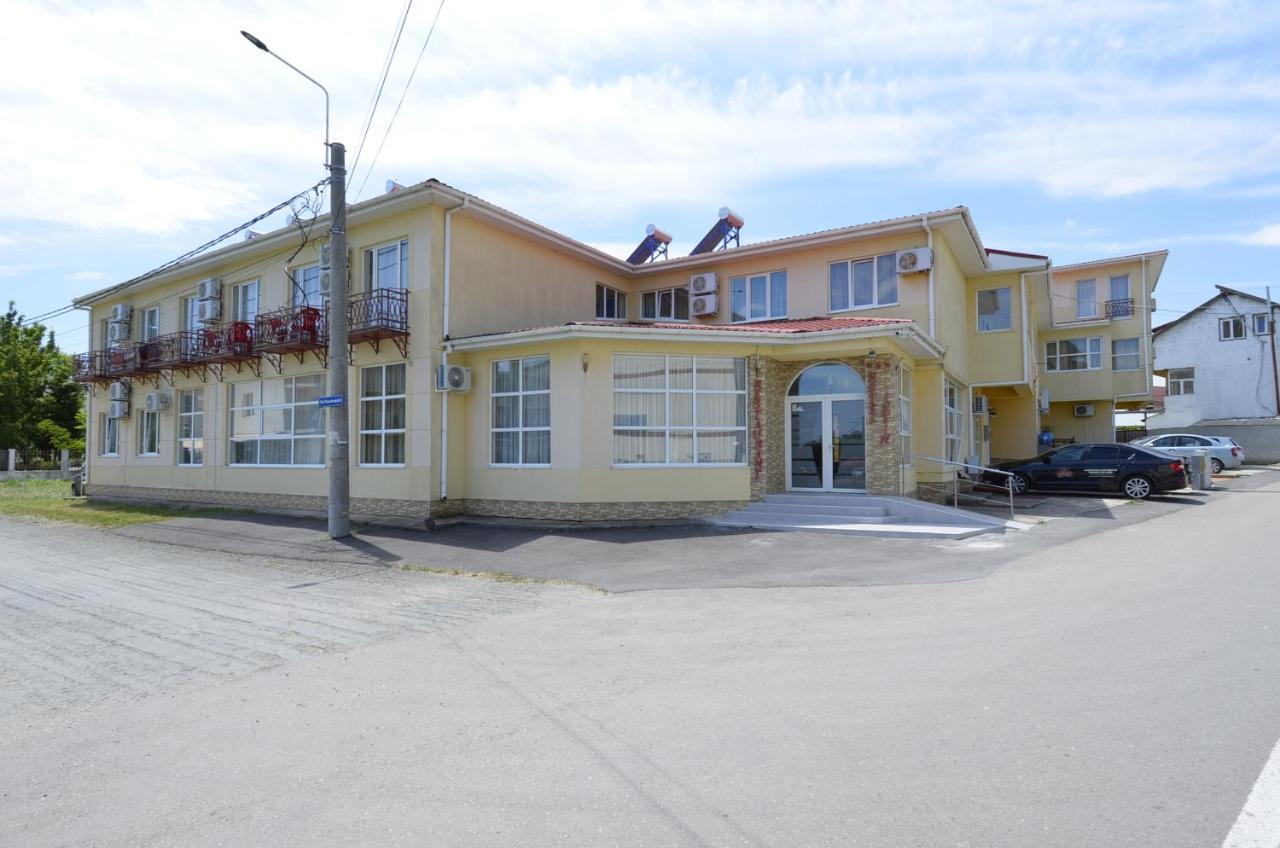 Hotel Intim Костінешть Екстер'єр фото