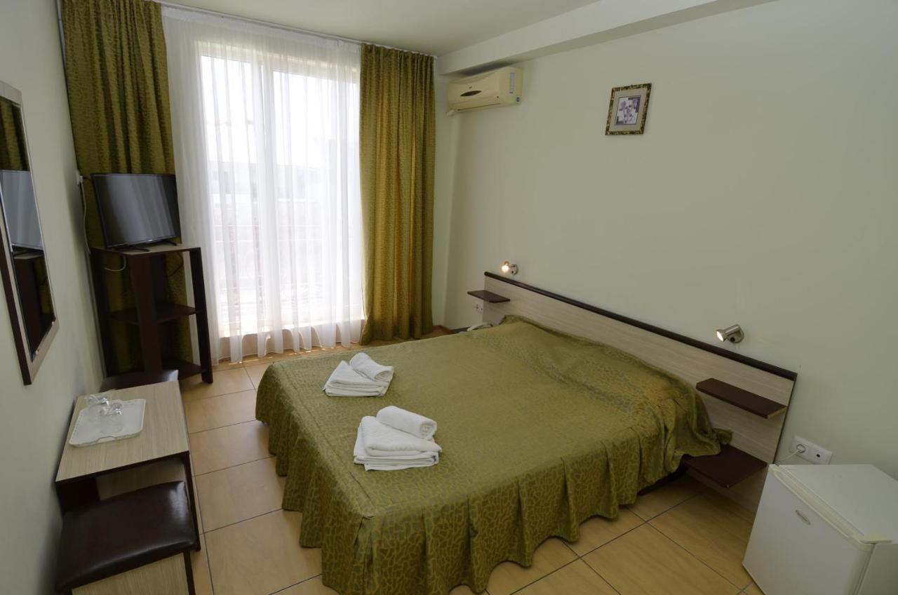 Hotel Intim Костінешть Екстер'єр фото